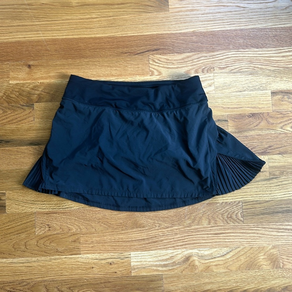 Black Lululemon tennis skirt!